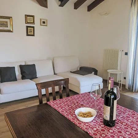 Nero By Interhome Cividale del Friuli